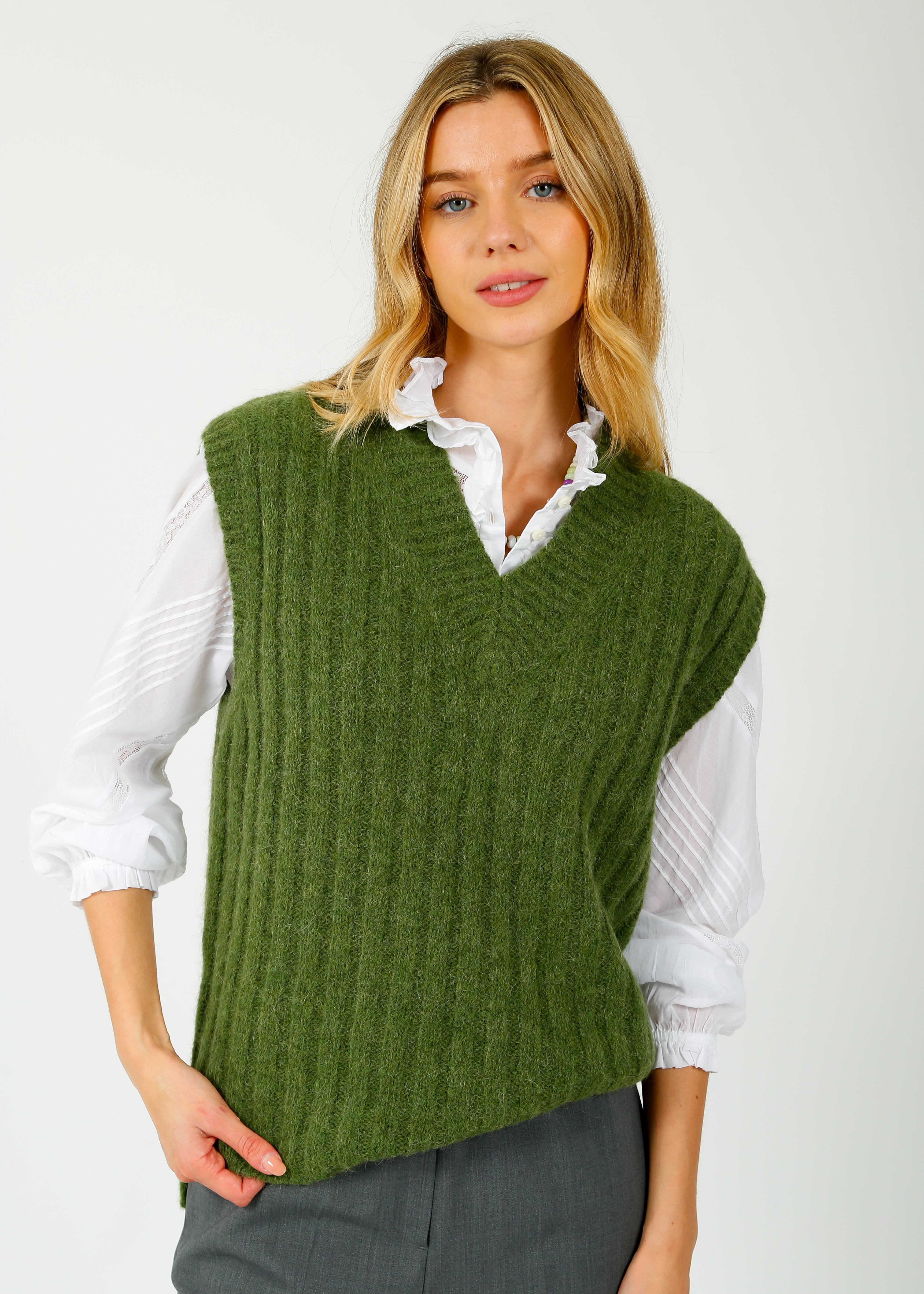 R&B Stassi Knit Vest in Green