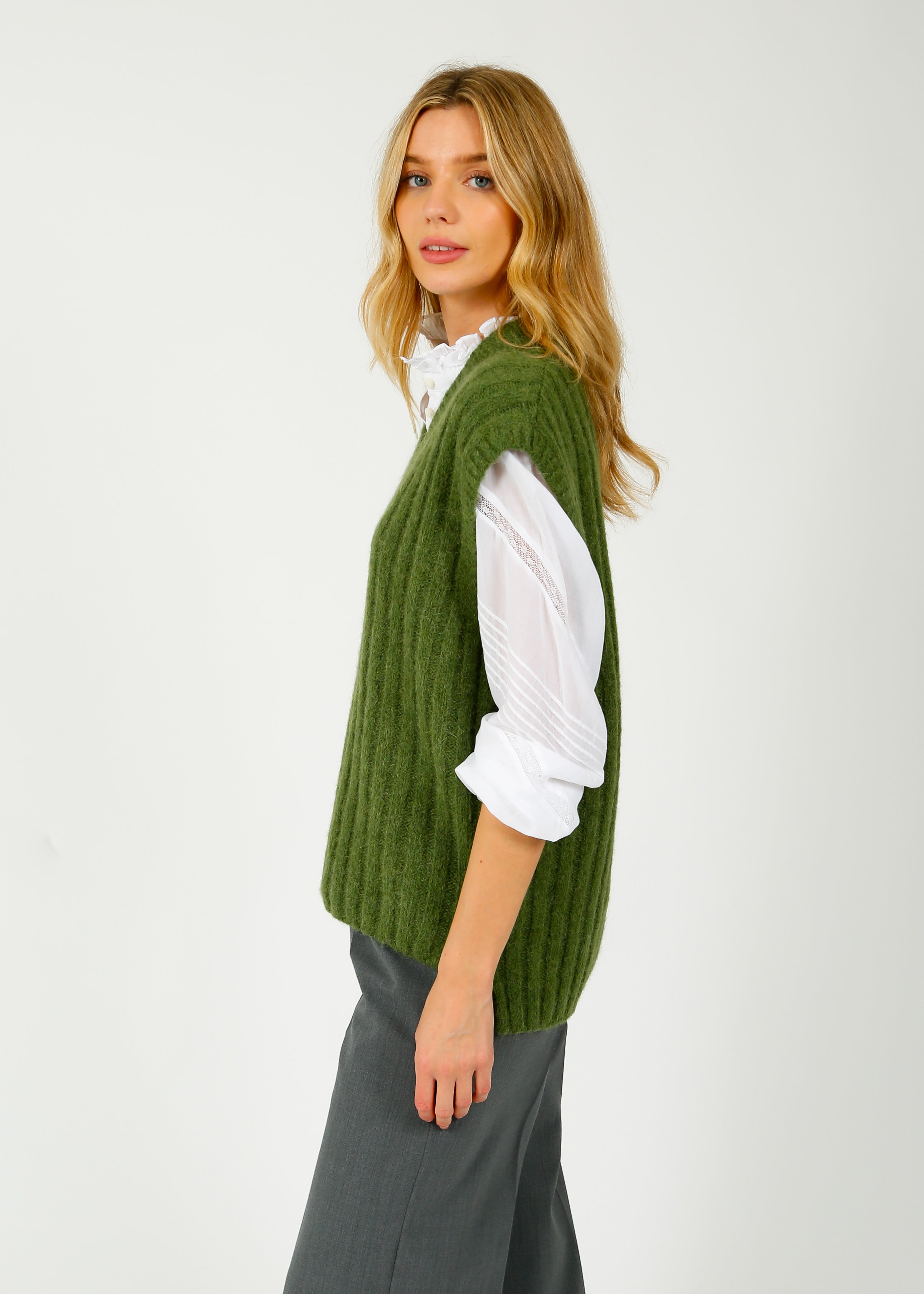 R&B Stassi Knit Vest in Green