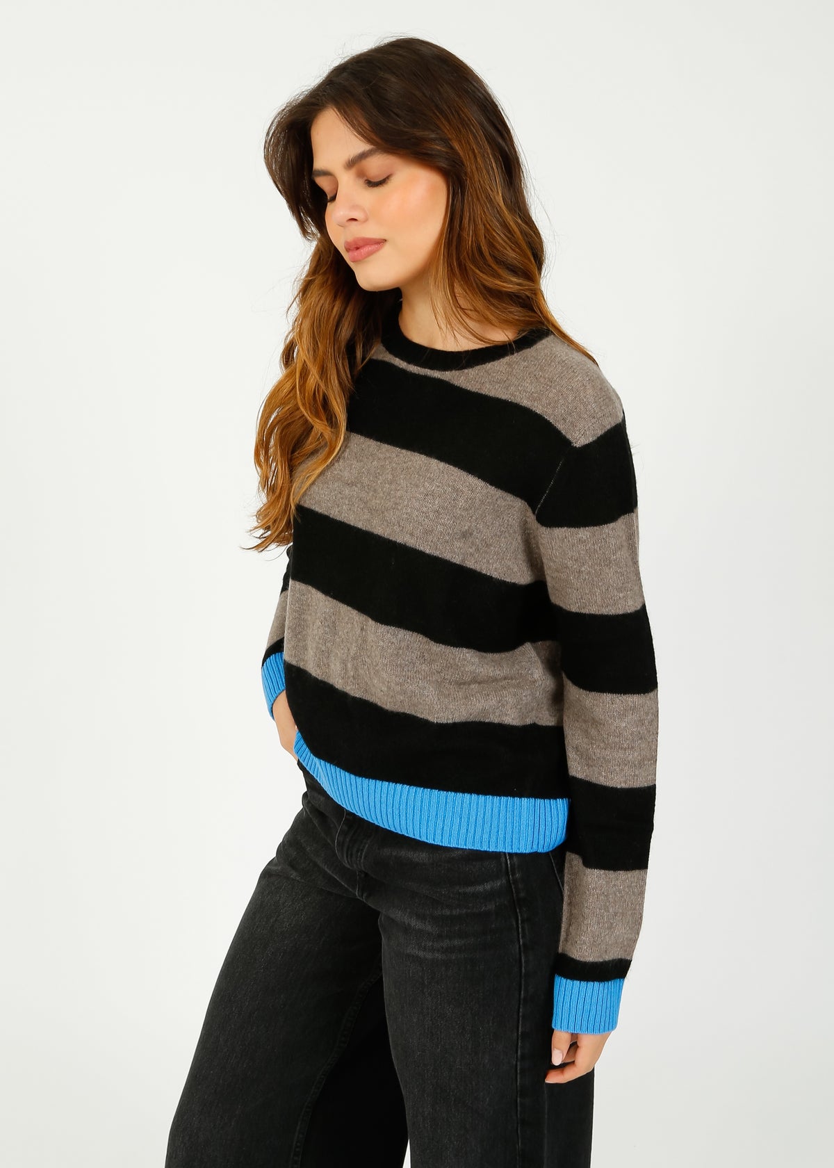 JU Contrast Stripe Crew in Black , Vapor, Sky