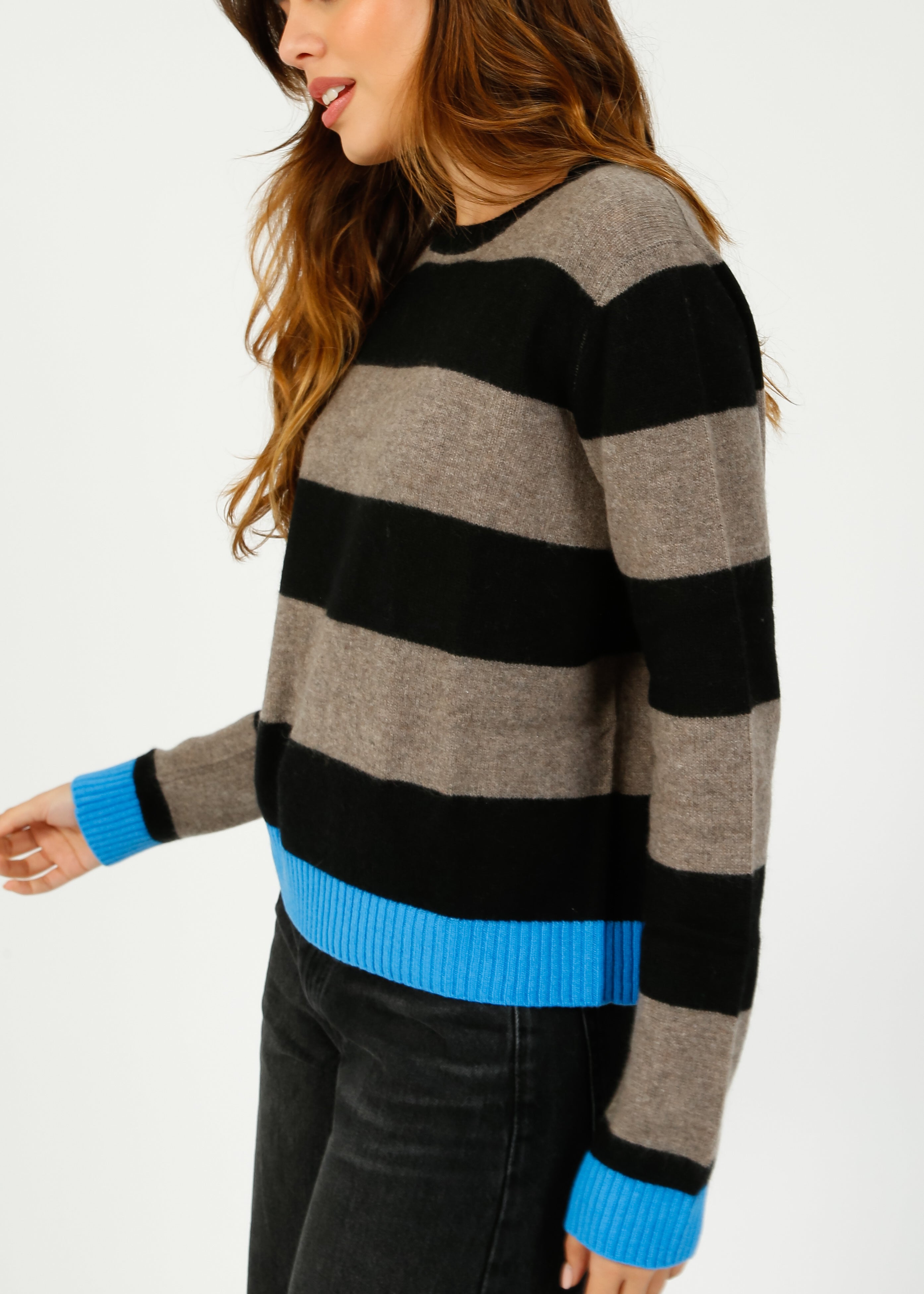 JU Contrast Stripe Crew in Black , Vapor, Sky