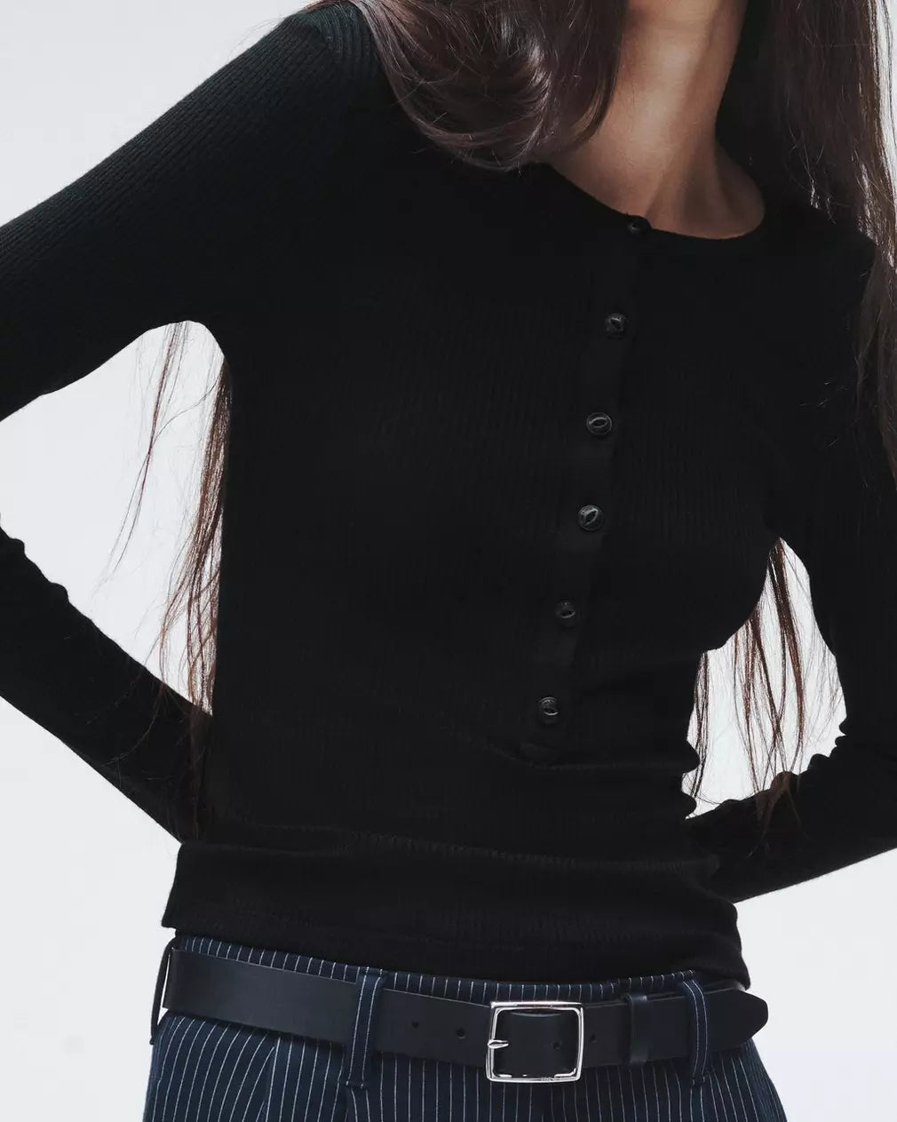 R&B The Knit Rib Henley in Black